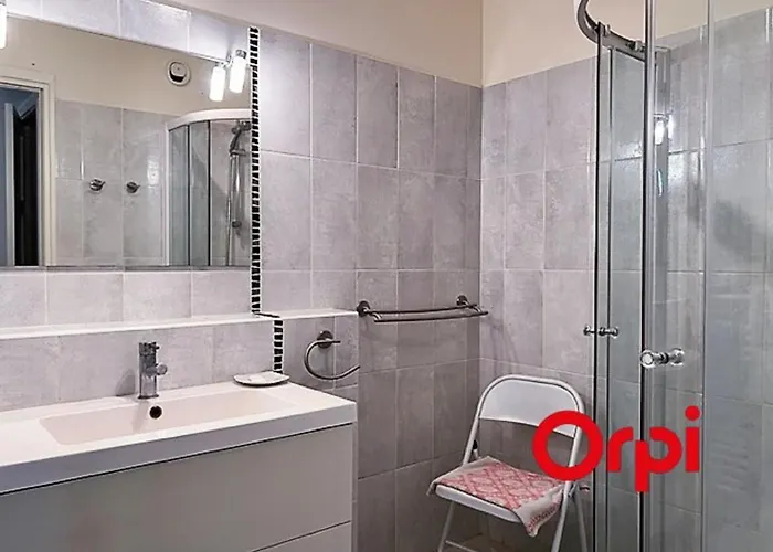 Lumineux Proche Plages Et Centre-ville Avec Clim, Balcons Et Parking Inclus - Fr-1-647-18 Apartment